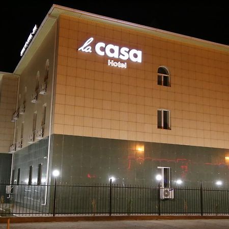Atyraū Lacasa Hotel מראה חיצוני תמונה