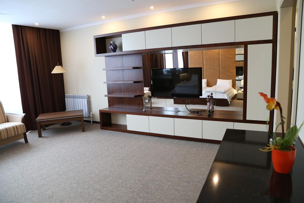 Atyraū Lacasa Hotel חדר תמונה
