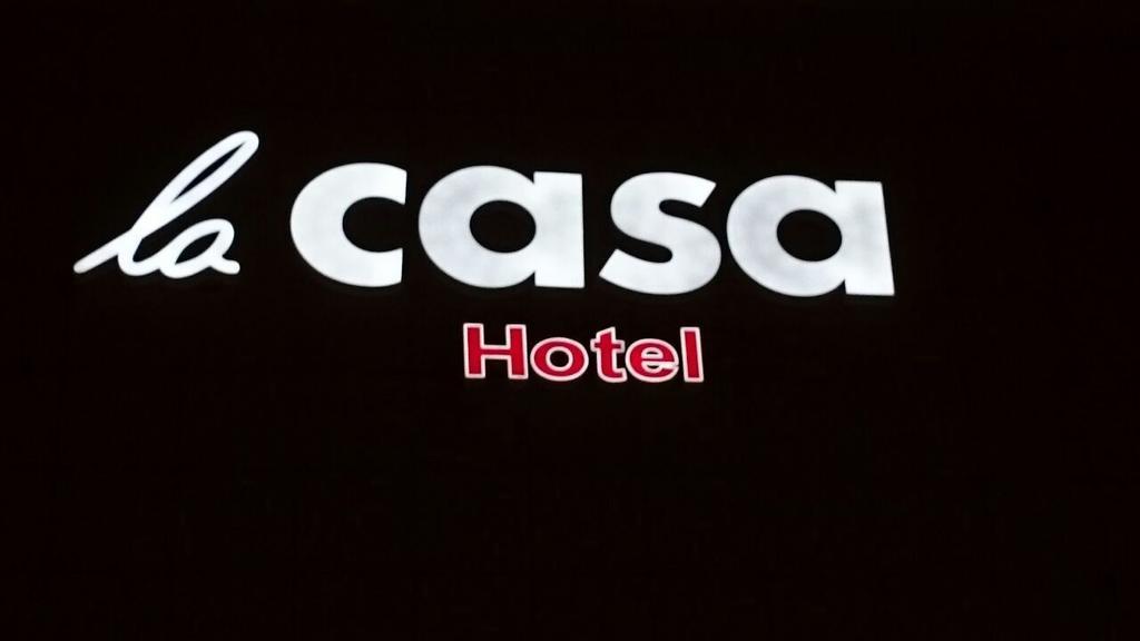 Atyraū Lacasa Hotel מראה חיצוני תמונה