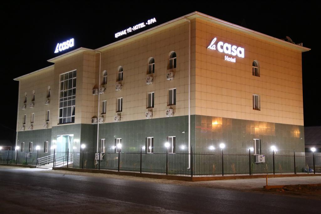 Atyraū Lacasa Hotel מראה חיצוני תמונה