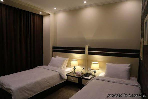 Atyraū Lacasa Hotel מראה חיצוני תמונה